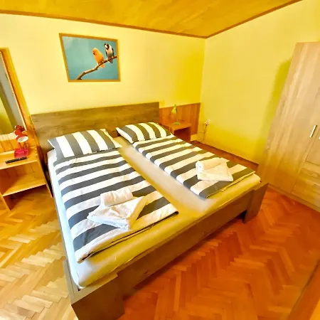 Roselio Garden ヘーヴィーズ