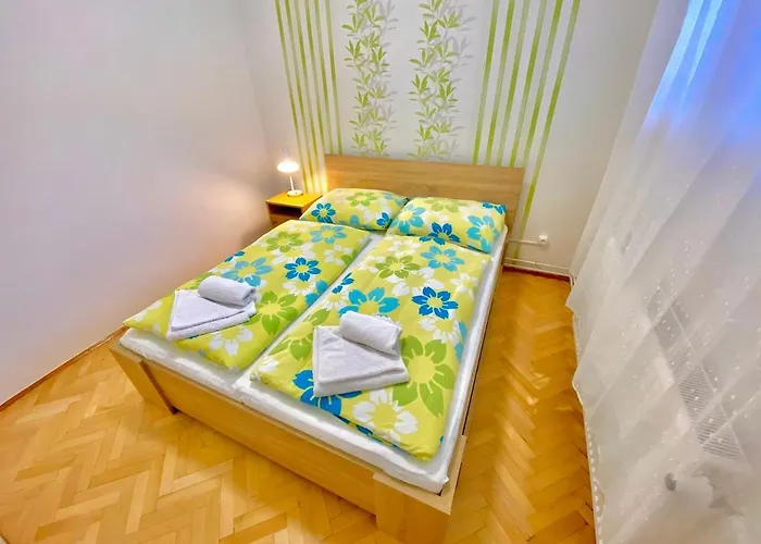 Roselio Garden ヘーヴィーズ