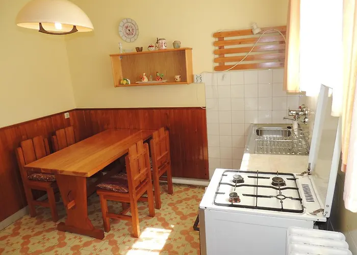 Roselio Garden アパート *