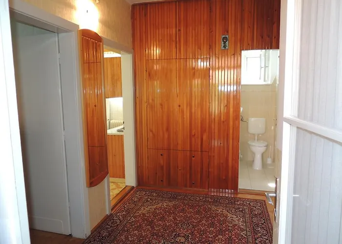 Roselio Garden アパート *