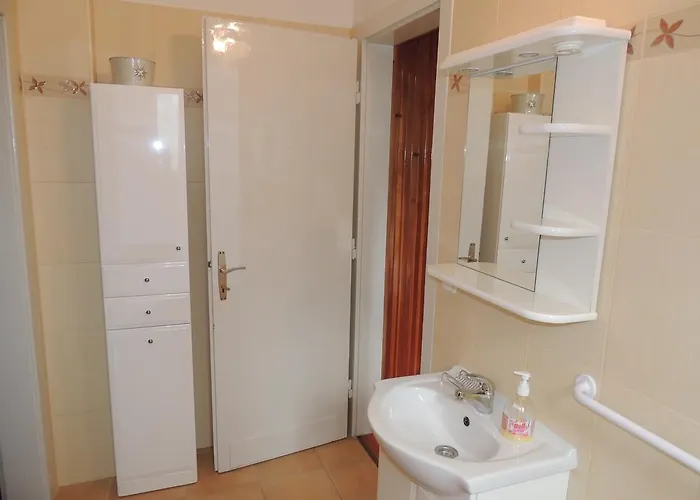 Roselio Garden アパート *